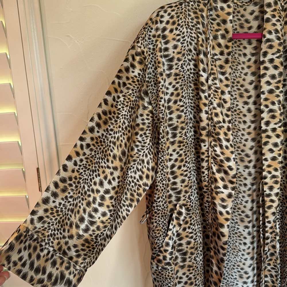 VICTORIA’S SECRET Leopard Robe Open No Belt - Picture 4 of 9